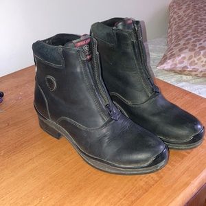 Black ariat insulated paddock boots